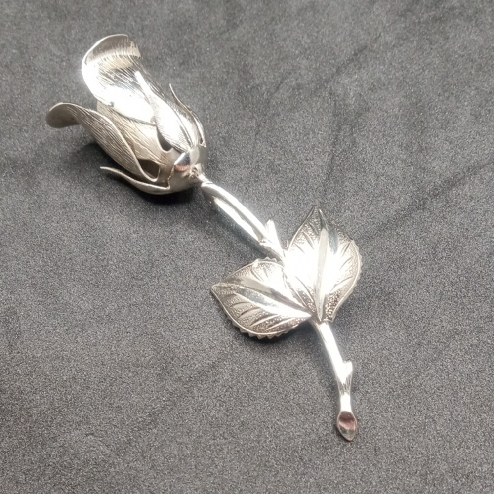 Vintage Giovanni Silver Rose Brooch with Detailed Petals